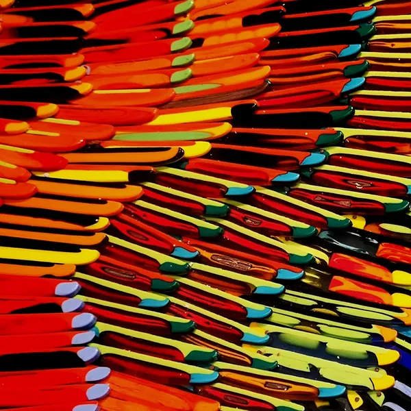 Pinceladas de tintas em cores saturadas, referência de paleta para identidade visual